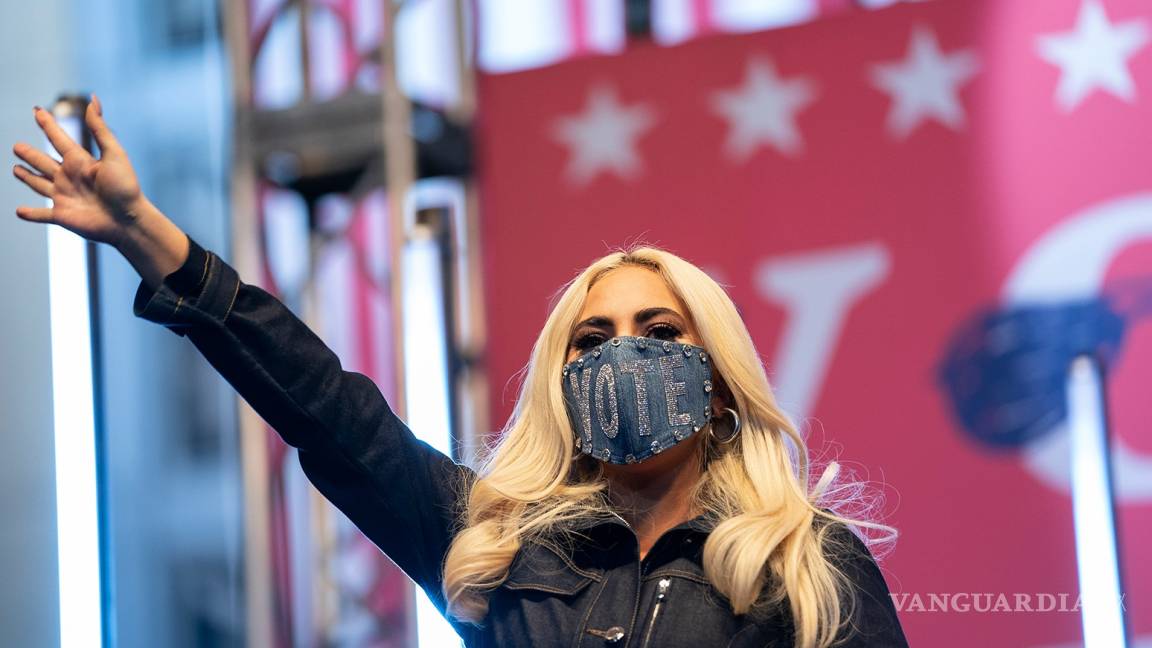 Lady Gaga pide a Donald Trump 'hacer su parte'