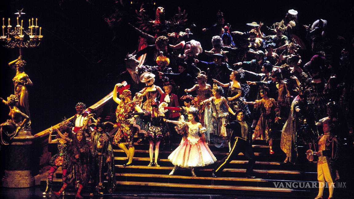 $!El musical El fantasma de la ópera, que ya ha dado la vuelta al mundo y ha recibido 50 premios internacional, en el Teatro Lope de Vega de Madrid.EFE/gb '