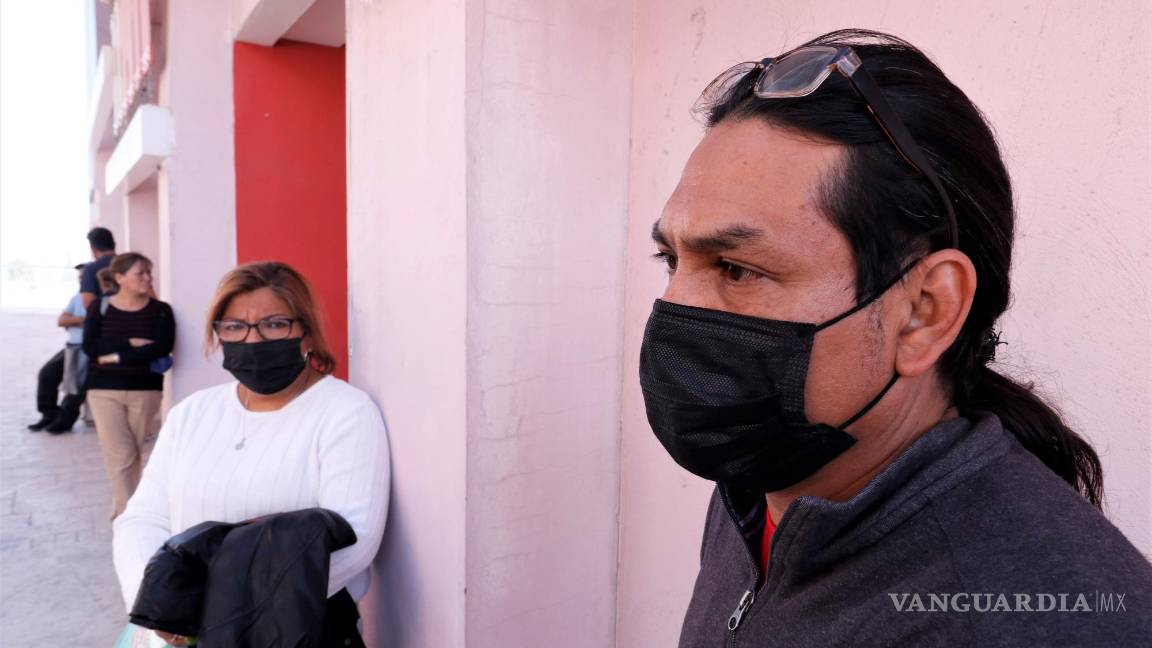 $!Los hermanos Antonio y Yamileth Calzoncit Herrera enfrentan severos golpes y fracturas tras la volcadura que afectó a otra estudiante y provocó la muerte del conductor y un peatón más la tarde de ayer.