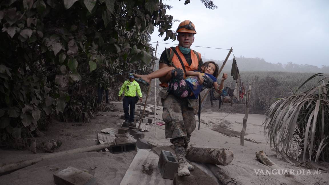 Se eleva a 65 la cifra de muertos por erupción de Volcán en Guatemala