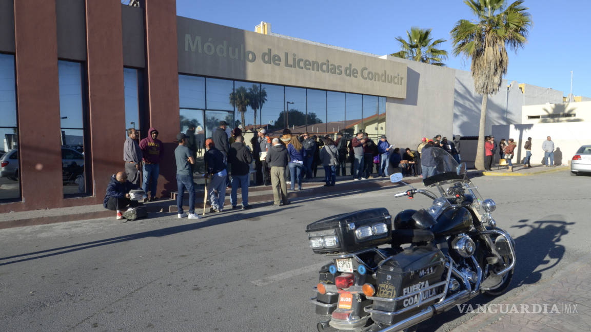 Reactivan en Coahuila módulos para venta de licencias de conducir