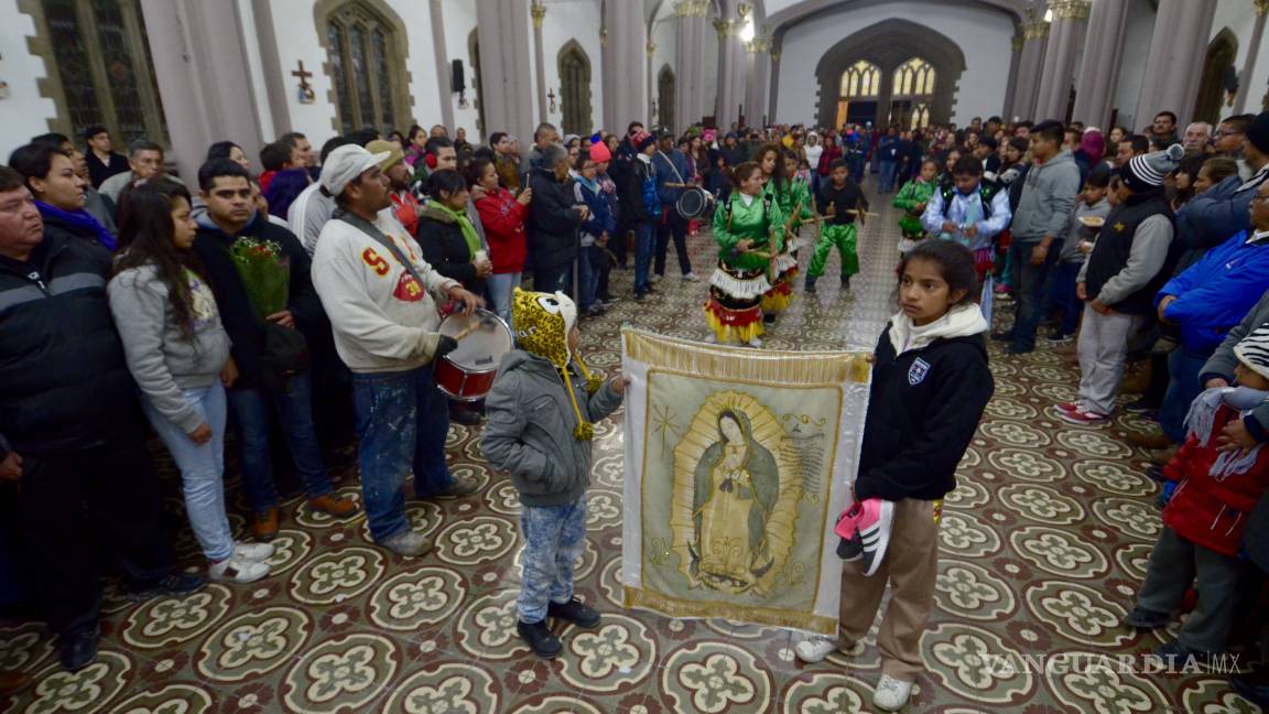 $!Cientos de saltillenses celebran a la Virgen de Guadalupe con ‘Las Mañanitas’