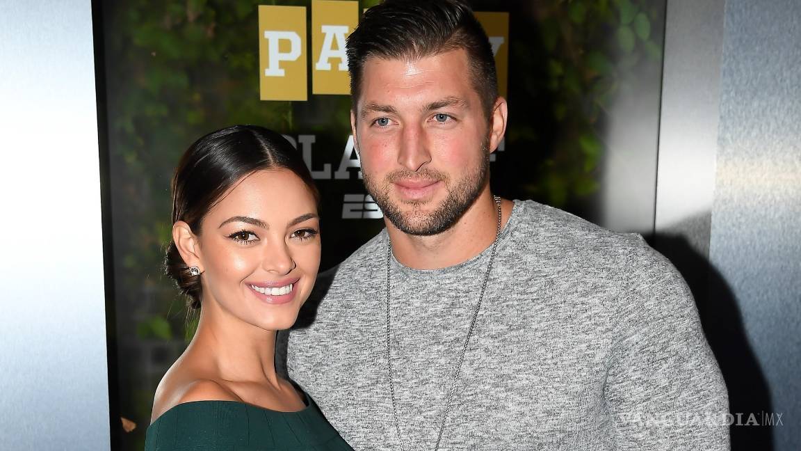 $!Tim Tebow le propone matrimonio a su novia, la exMiss Universo, Demi-Leigh Nel-Peters