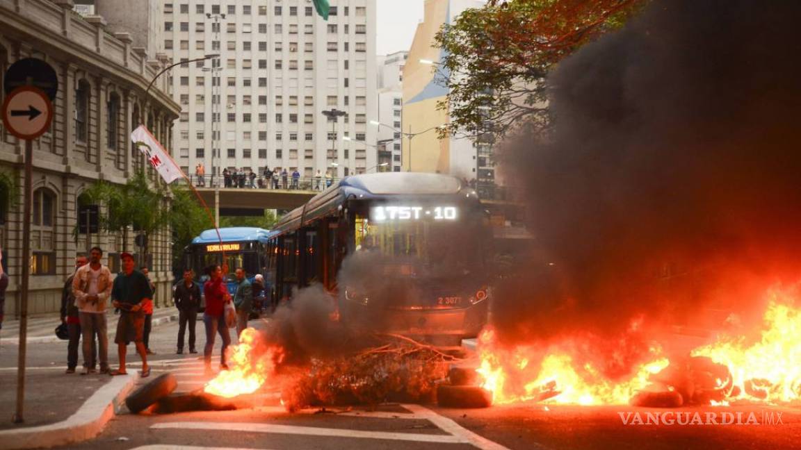 Protestas contra juicio a Rousseff bloquean carreteras en Brasil
