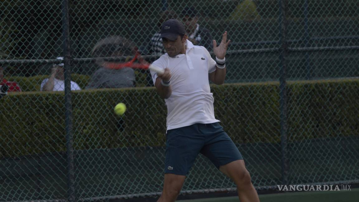 $!‘Tiburón’ Ramírez devora a Javier Martínez y llega a la semifinal del Saltillo Open