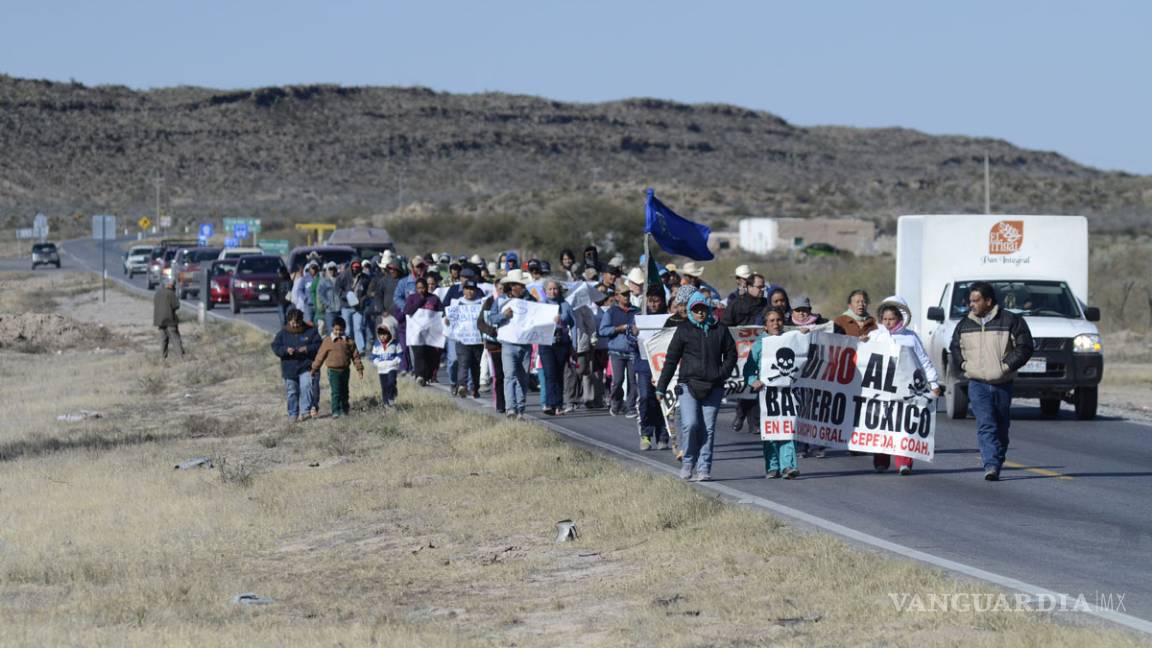 $!Inician campesinos de General Cepeda caravana contra desechos tóxicos
