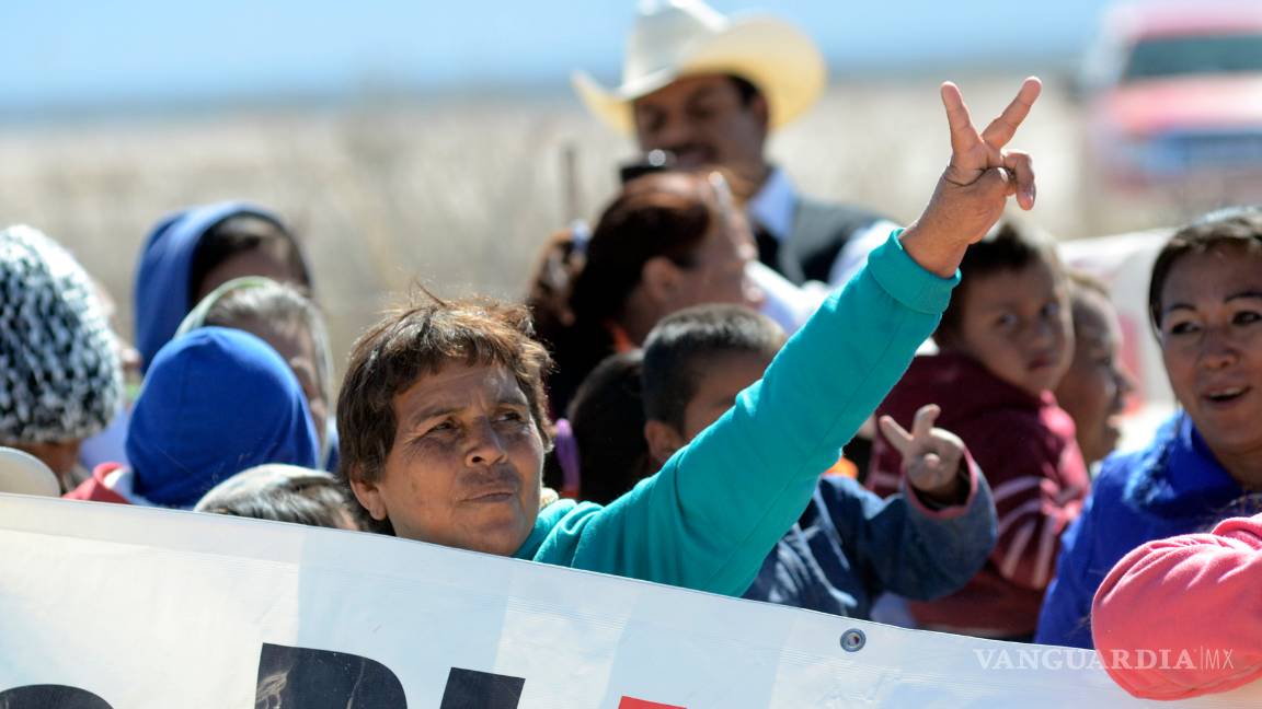 $!Inician campesinos de General Cepeda caravana contra desechos tóxicos