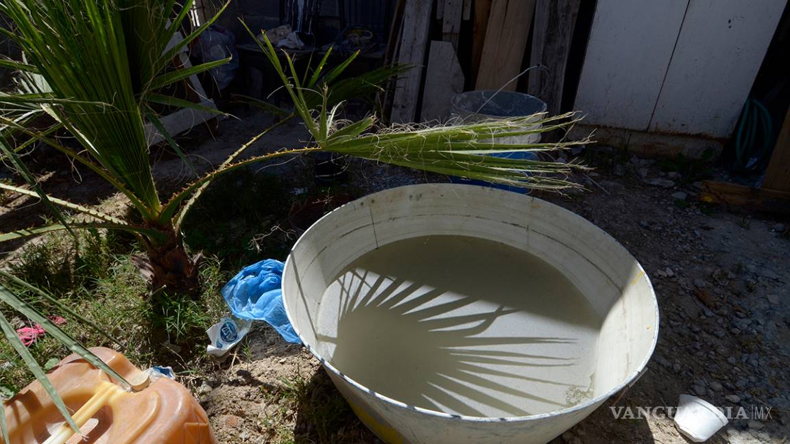 $!15 años sin gota agua: Cuando la colonia María de León en Saltillo se quedó sin 'derecho' del vital líquido