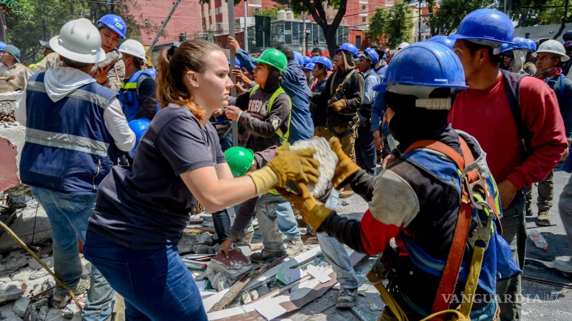 $!Al menos 217 muertos por terremoto en centro de México; mexicanos muestran su solidaridad