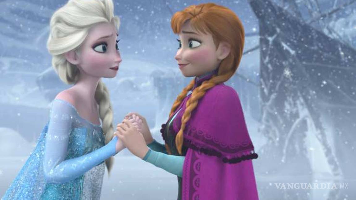$!'Las Frozen son lesbianas'; mujer regaña a sus hijas y afirma que 'Disney es del diablo'