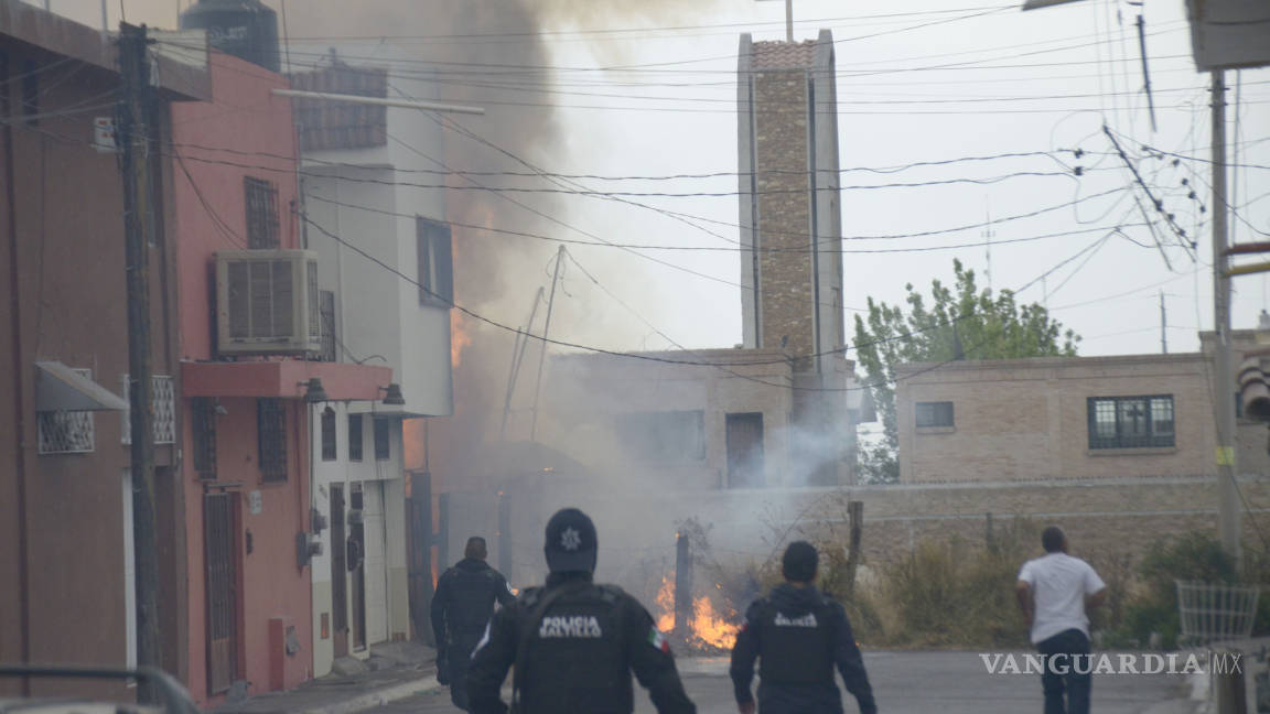 $!Se incendia Tacos Checo en Saltillo