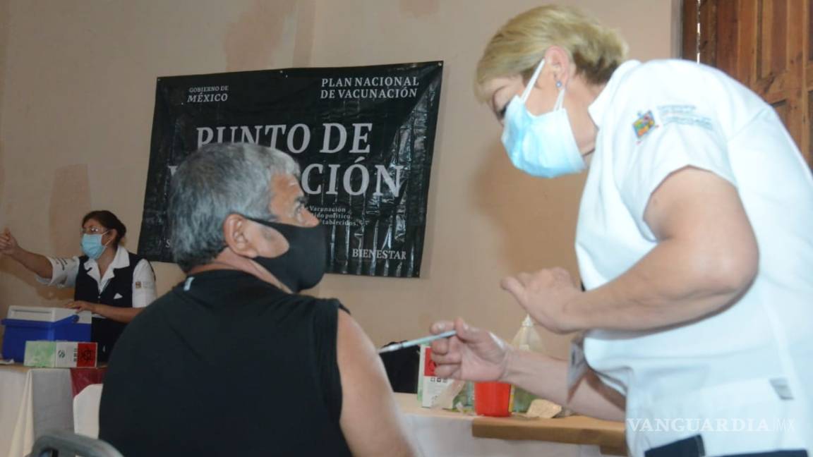 En medio de caos arranca vacunación en García, Nuevo León