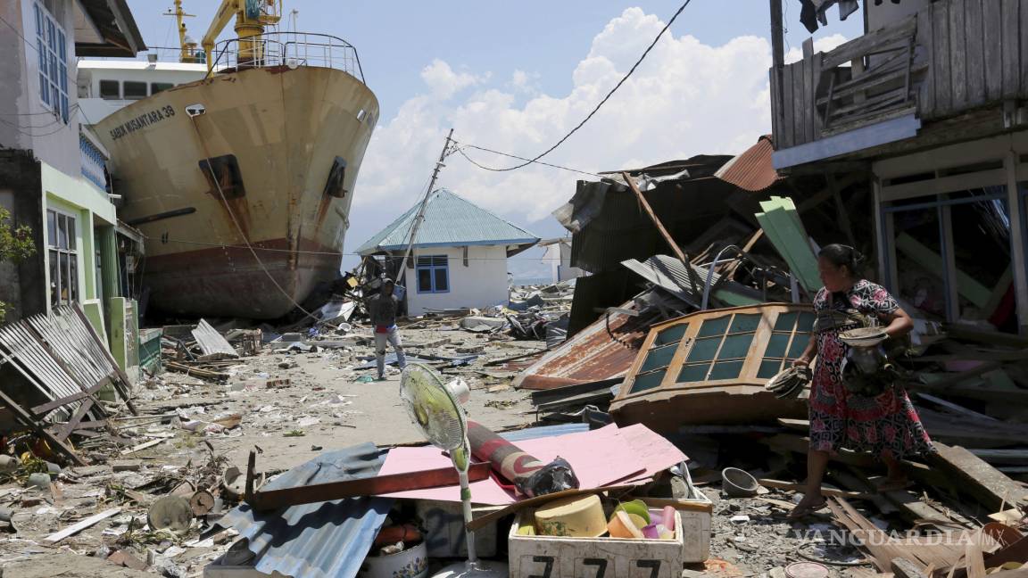Crece a 1,234 muertos por el tsunami en Indonesia