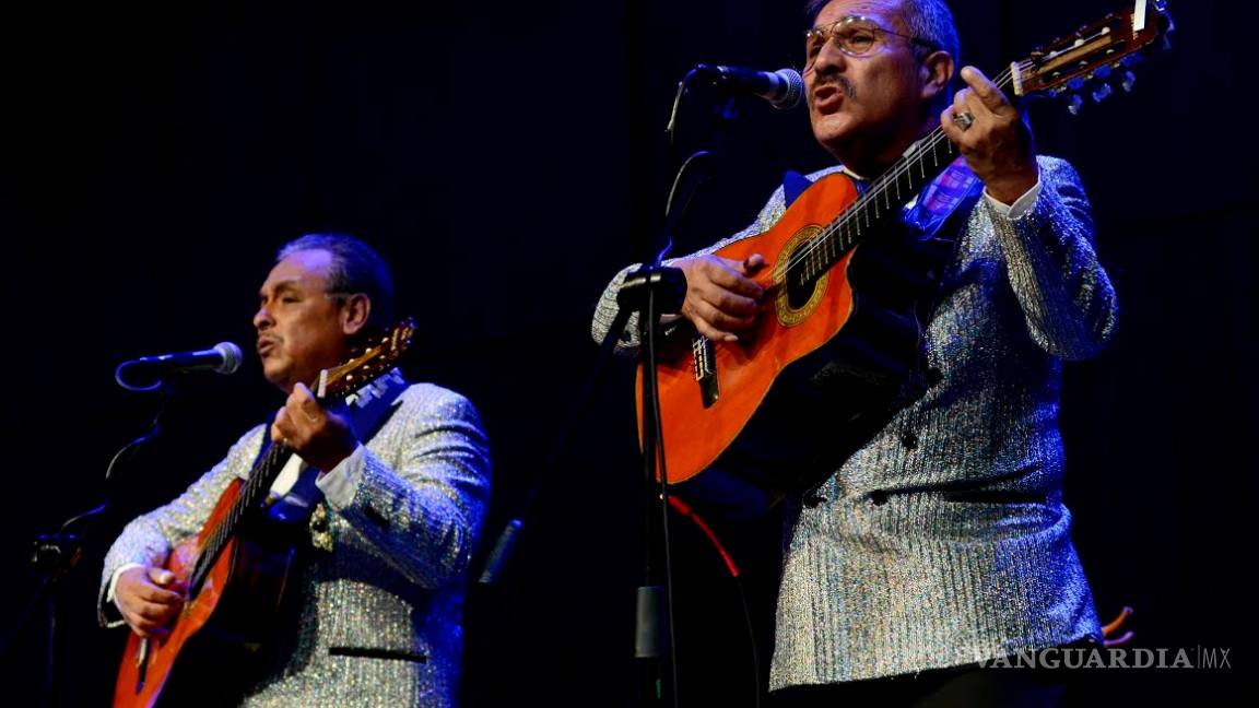 $!Celebran 40 años de ponerle ritmo al amor