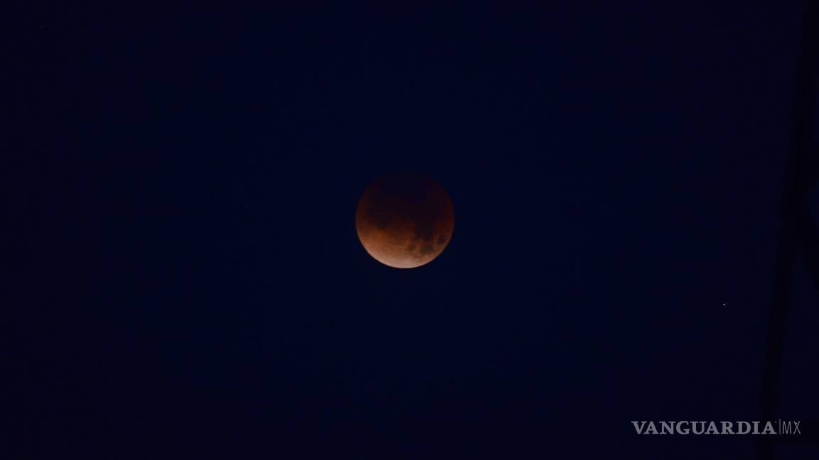 $!Así se vio la superluna azul de sangre en Saltillo