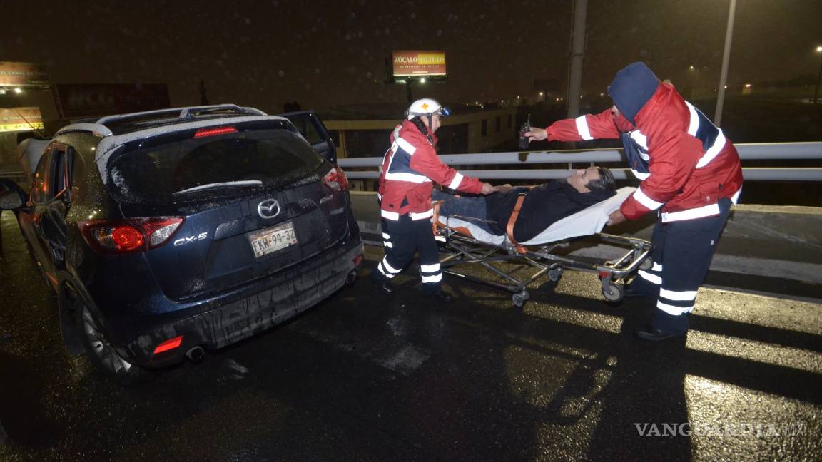 $!Colisionan más de 40 vehículos en mega carambola del Periférico de Saltillo (fotogalería)