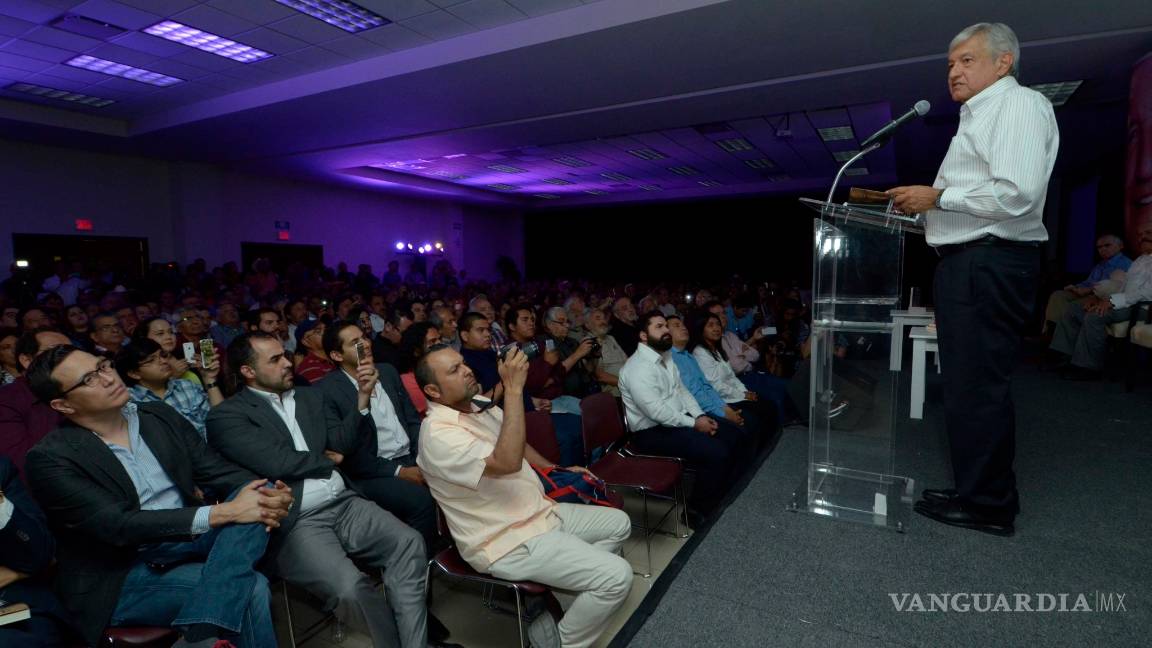 $!Presenta AMLO libro en Saltillo; cuestiona regreso de Humberto Moreira a la política