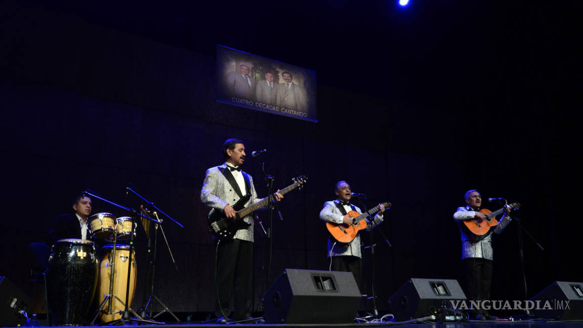 Celebran 40 años de ponerle ritmo al amor