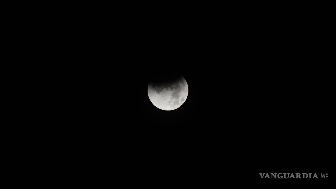 $!Así se vio la superluna azul de sangre en Saltillo