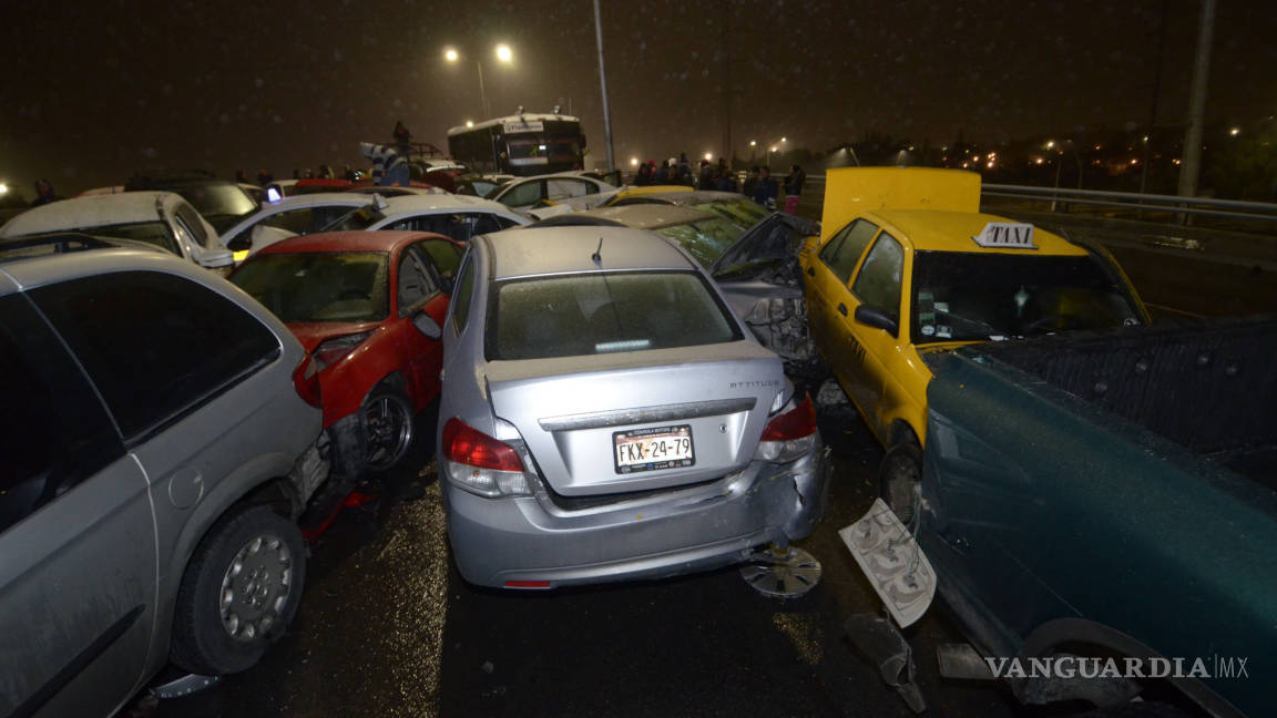 $!Colisionan más de 40 vehículos en mega carambola del Periférico de Saltillo (fotogalería)