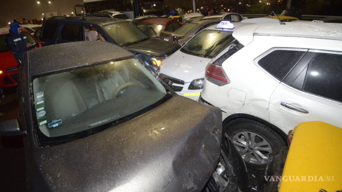 $!Colisionan más de 40 vehículos en mega carambola del Periférico de Saltillo (fotogalería)