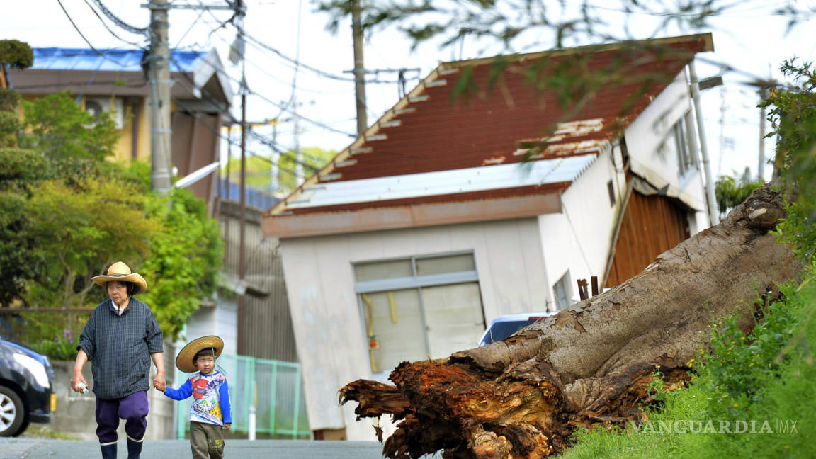 Japón alerta que más de 4 mil casas están en riesgo de derrumbarse tras serie sismos