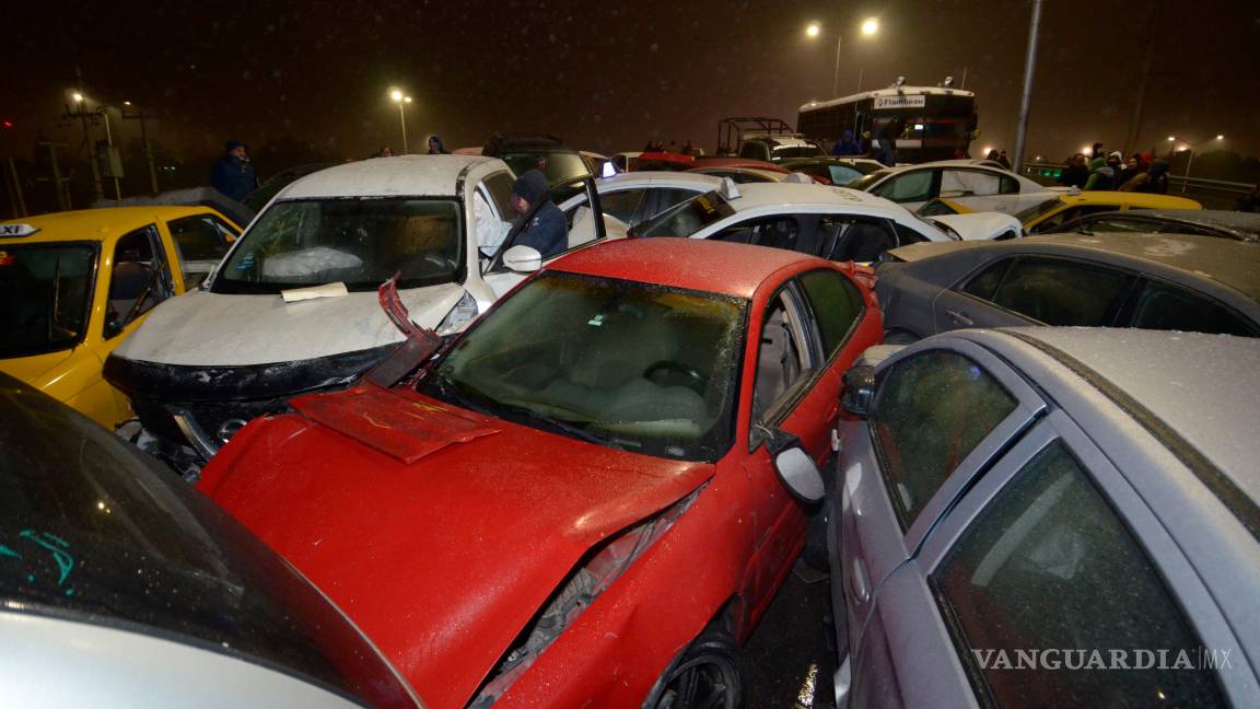 $!Colisionan más de 40 vehículos en mega carambola del Periférico de Saltillo (fotogalería)