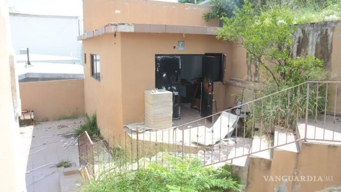 $!Curiosos ingresan sin restricción a la casa Peña Coss