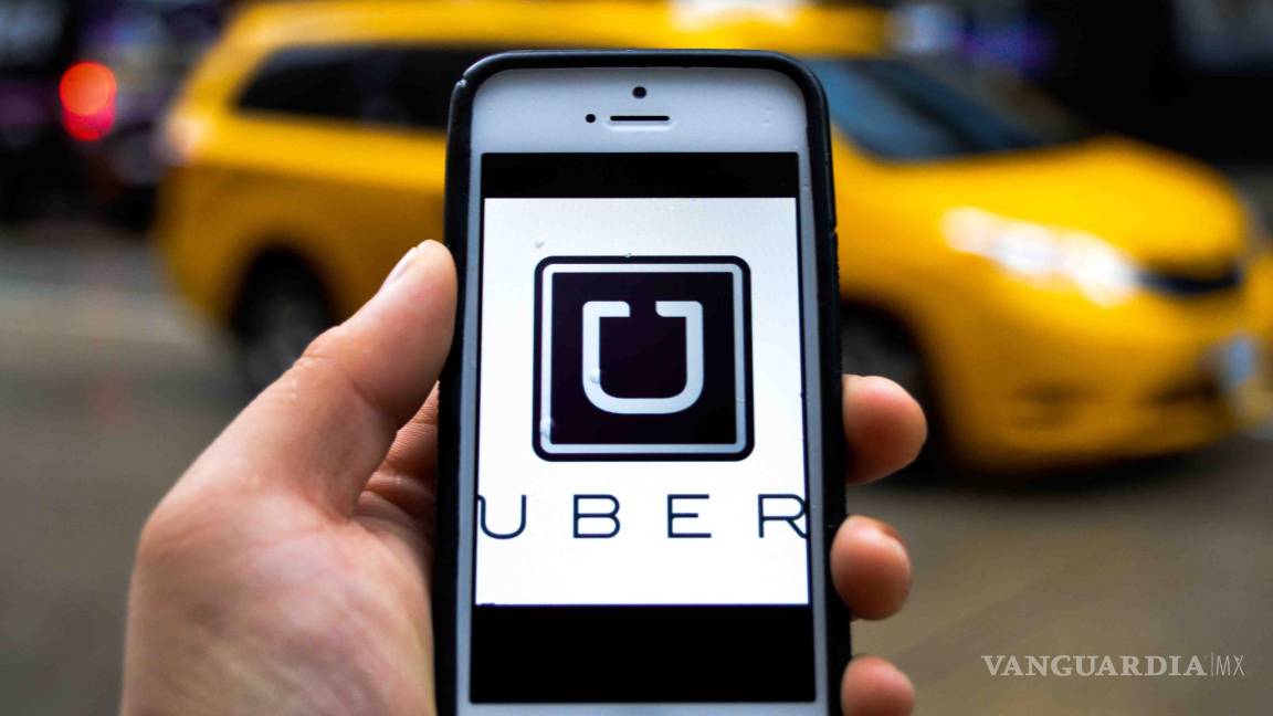 Piden taxistas ‘amarillos’ proceder contra Uber y DiDi
