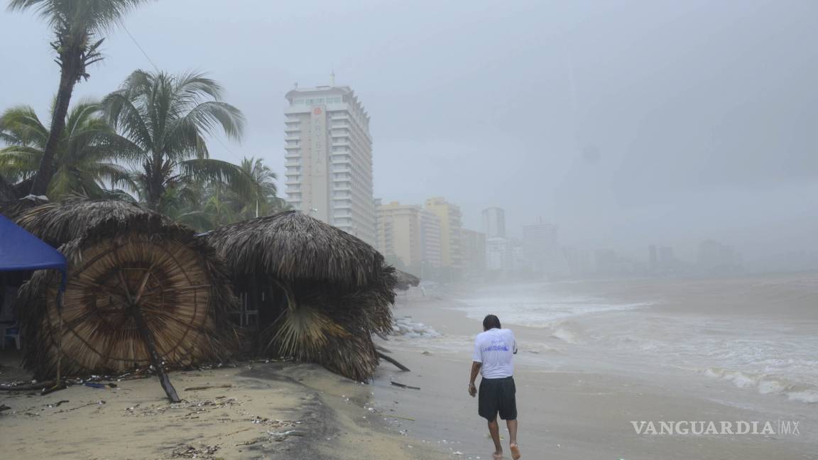 ‘Patricia’ ya es huracán categoría 4, prevén toque tierra mañana
