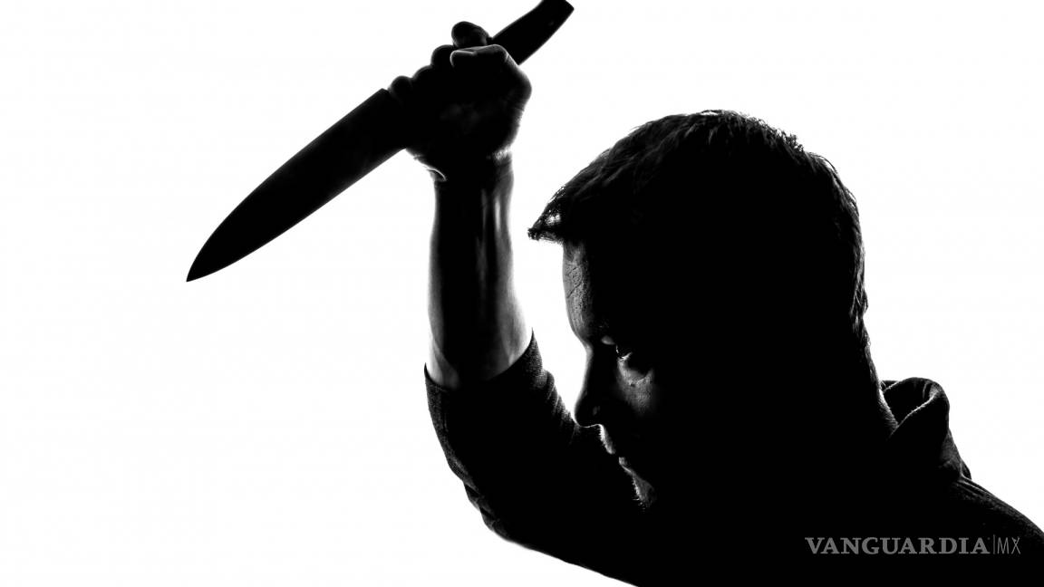 Por no formarse en la fila, carnicero ataca a cliente con cuchillo