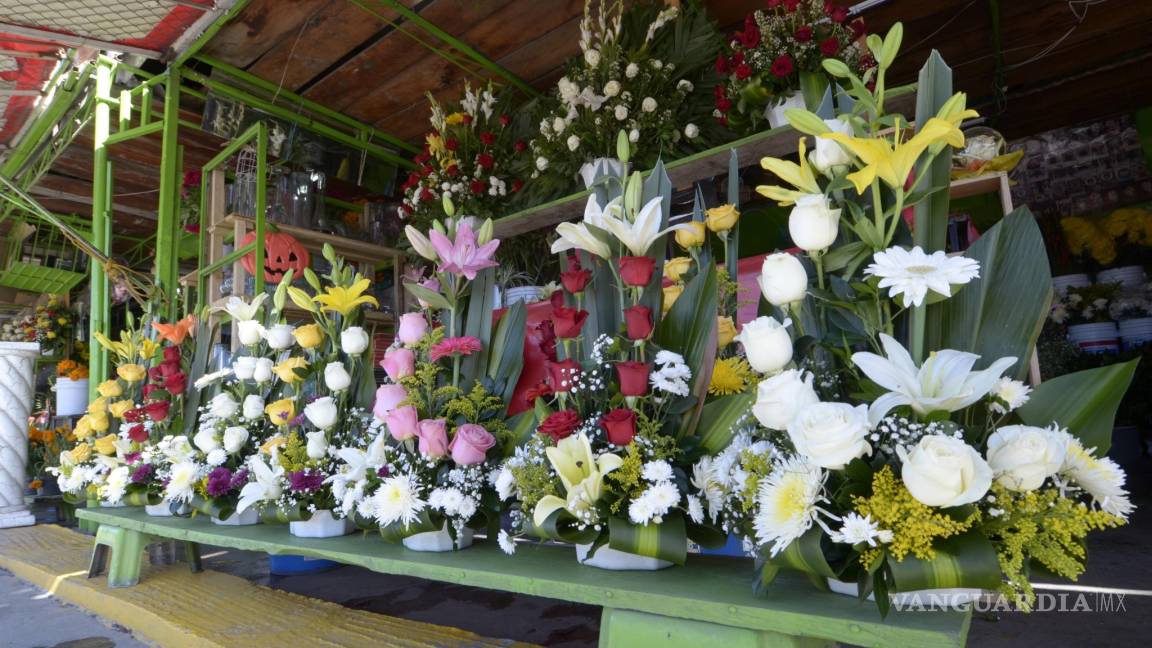 Se preparan floristas saltillenses para ventas por el Día de Muertos