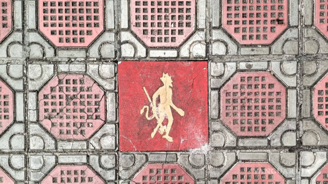 Descubren misteriosos mosaicos 'satánicos' en el centro de Saltillo