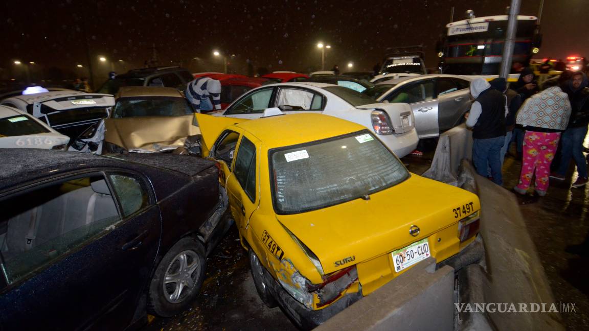 $!Colisionan más de 40 vehículos en mega carambola del Periférico de Saltillo (fotogalería)