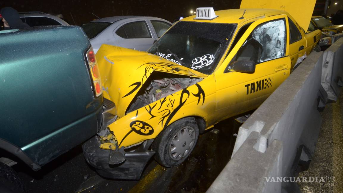 $!Colisionan más de 40 vehículos en mega carambola del Periférico de Saltillo (fotogalería)