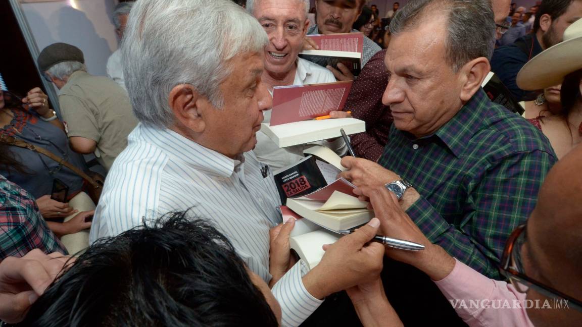 $!Presenta AMLO libro en Saltillo; cuestiona regreso de Humberto Moreira a la política