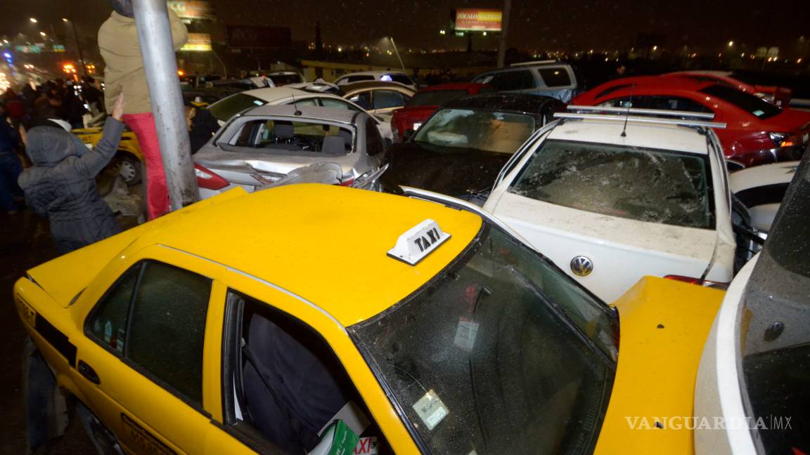 $!Colisionan más de 40 vehículos en mega carambola del Periférico de Saltillo (fotogalería)