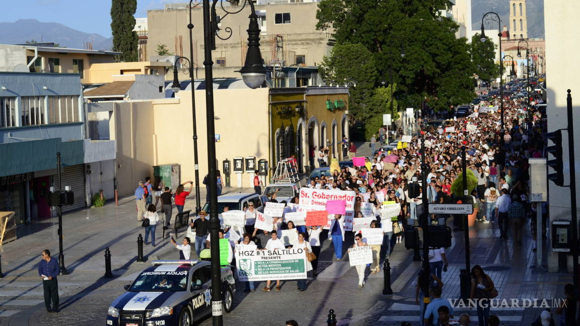Realizan en Saltillo marcha pacífica en apoyo a maestros de Oaxaca; la segunda del día