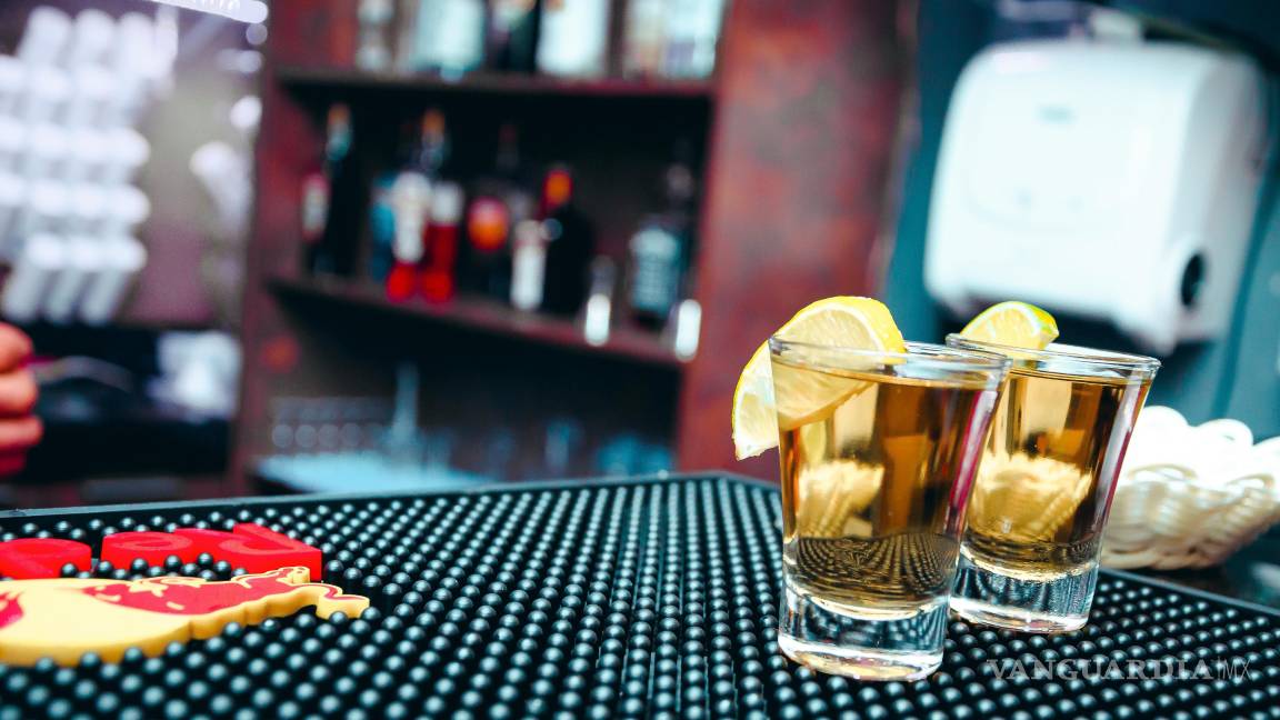 $!El consumo constante de tequila a diario también puede afectar tu salud mental.