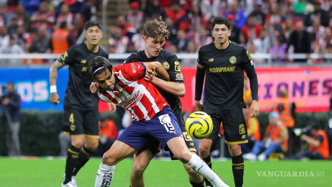 Fernando Hierro explota contra el desempeño del árbitro en el juego Chivas vs Toluca