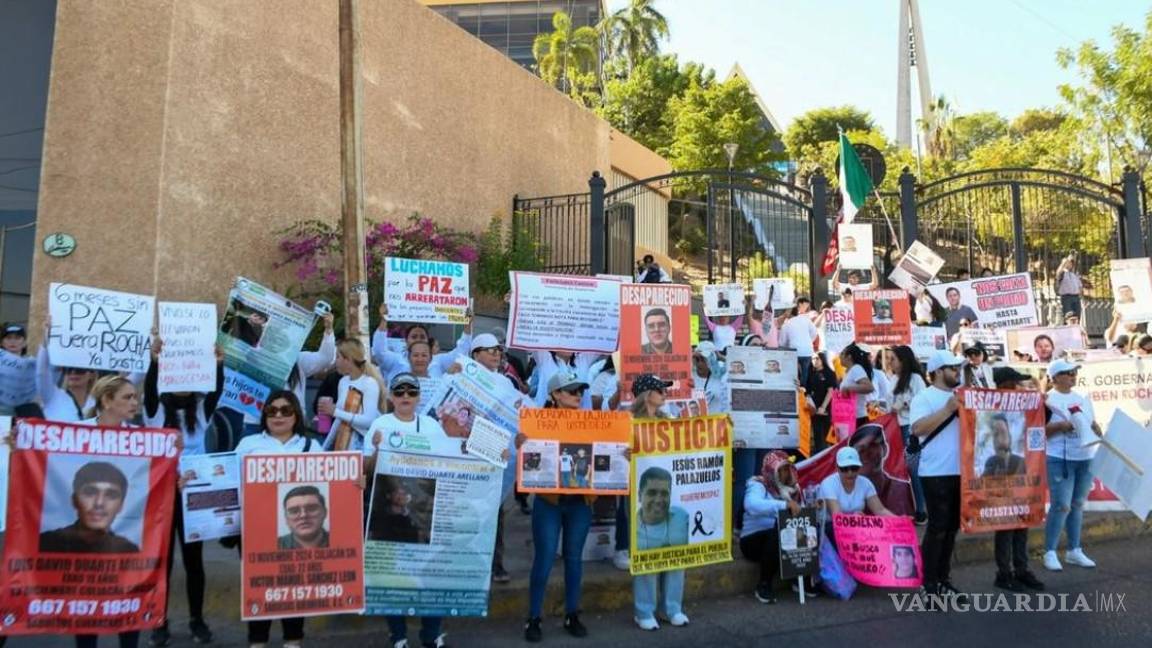 Marchan familiares de desaparecidos por la paz en Culiacán