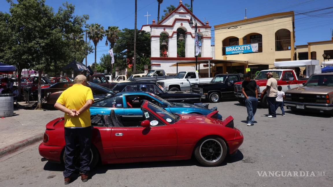 $!150 joyas motorizadas fueron exhibidas en la explanada de la Presidencia Municipal.