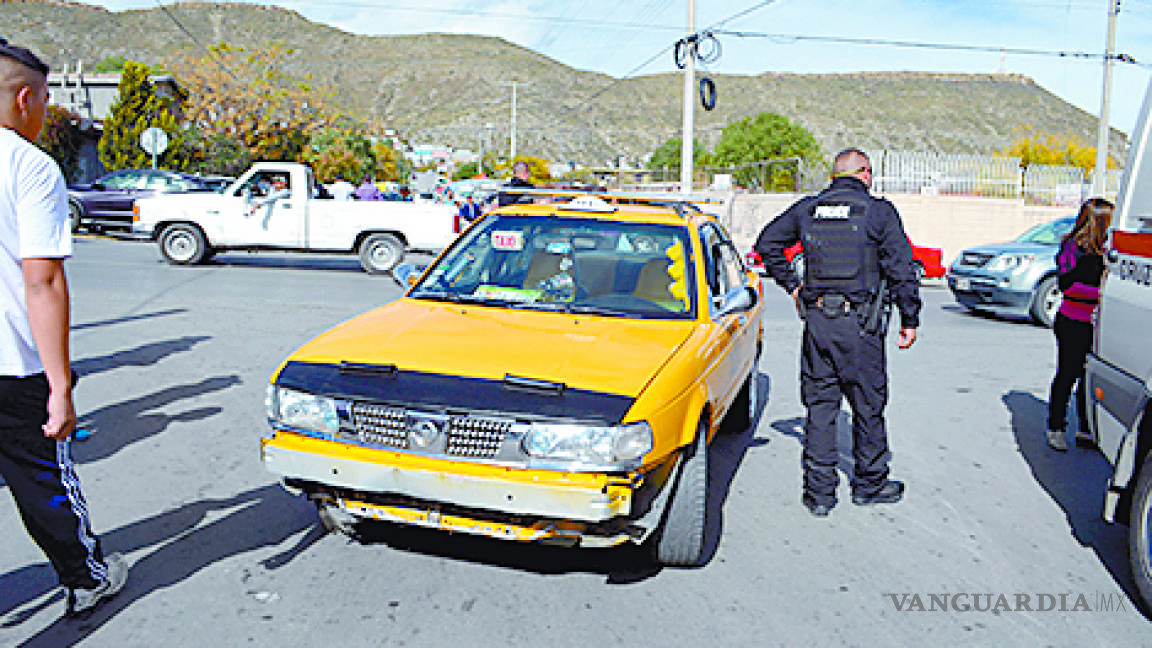 Atropella taxi a mujer en Saltillo