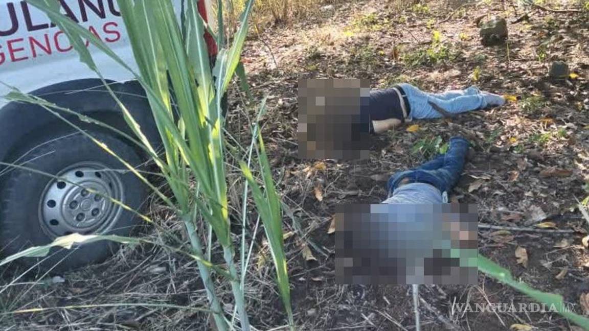 $!Abandonan ambulancia junto a dos cuerpos en Veracruz; una víctima era paramédico