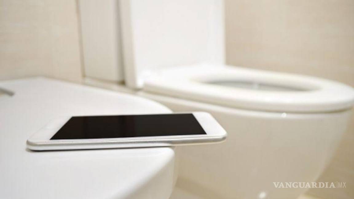 ¿Sabías que tu celular tiene 30 veces más bacterias que la taza del baño?... cómo y cada cuánto tengo que limpiarlo