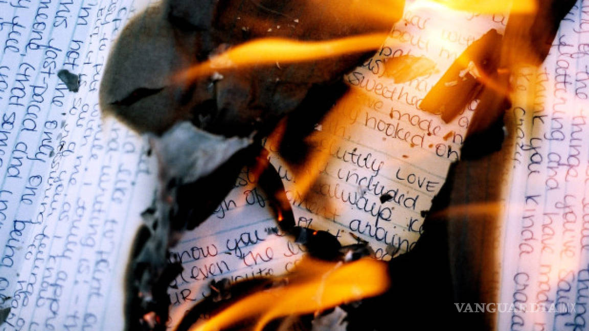 Joven provoca incendio en departamento por quemar cartas de su ex