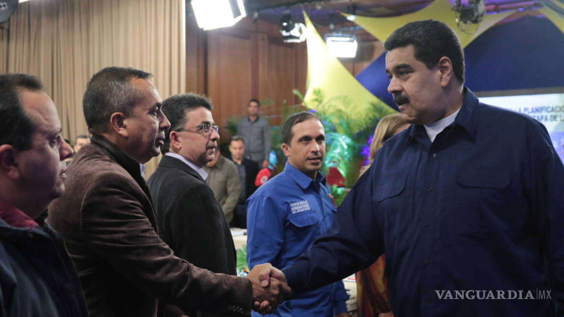 Nicolás Maduro reconoce a gobernadores opositores que juraron