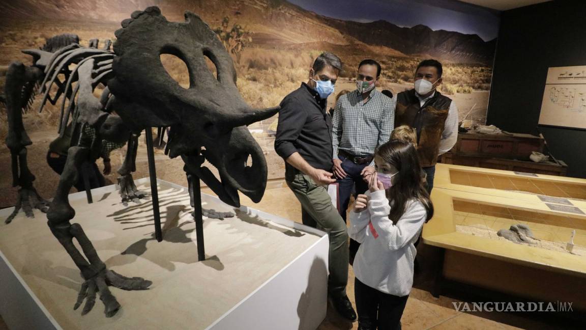 Inauguran exposición de dinosaurios robotizados en Museo del Desierto