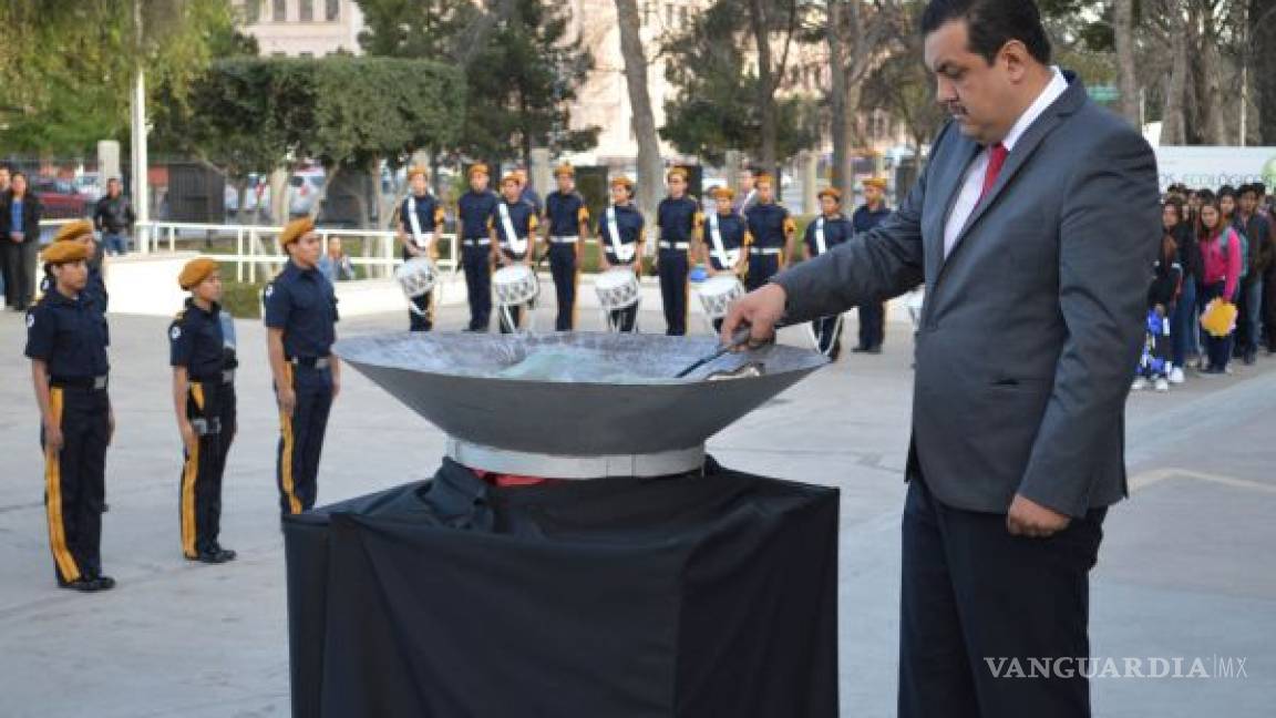 Ceremonia de incineración de bandera en la Universidad Autónoma de Coahuila