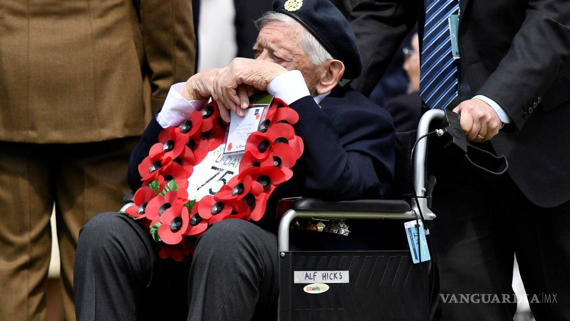 $!Minuto de silencio por los soldados caídos en Normandía